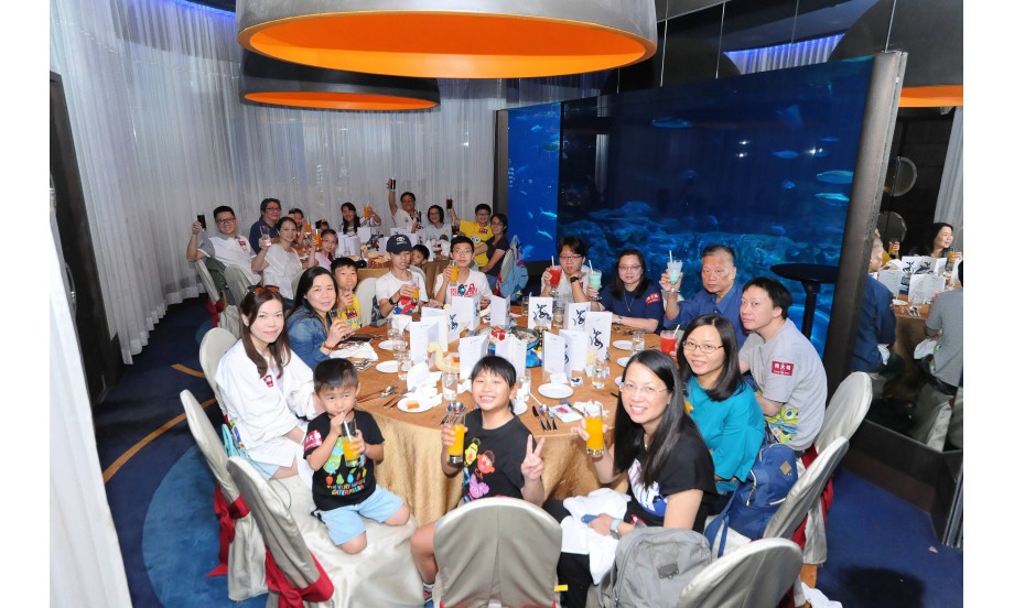 周大福為會員安排於海龍王餐廳貴賓房內與深海動物共晉午膳。